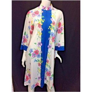 Vintage VTG Evelyn Pearson Robe Long 1960s Petite